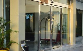 Monty Suites & Golf